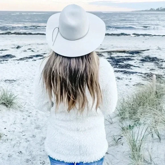 Beige felt hat - Picture 9 of 13